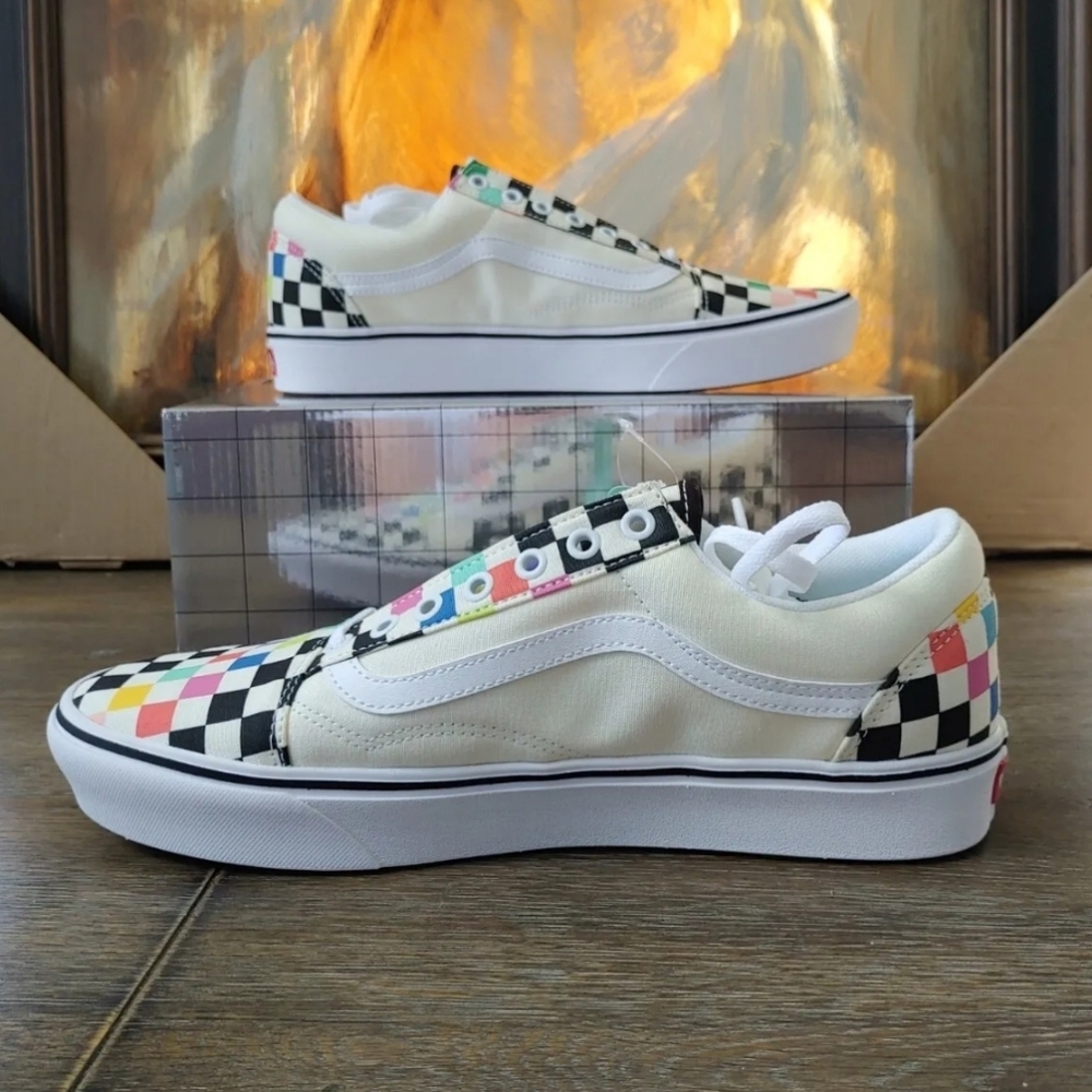 Vans x MoMA UA Comfycush Old Skool Women 7 White Black - Picture 3 of 7
